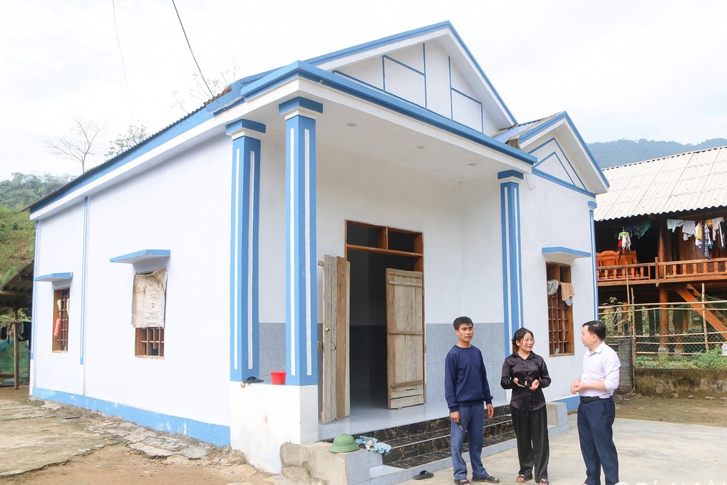 Kỳ cuối: Dưới những mái nhà yên vui, vững niềm tin theo Đảng - 1 Kỳ cuối: Dưới những mái nhà yên vui, vững niềm tin theo Đảng - 1
