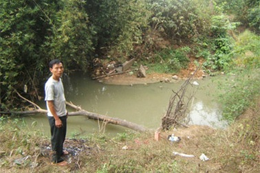 Con nghiện bị truy nã cướp của, giết người man rợ