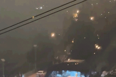 Khán giả tháo chạy khi drone rơi như “mưa lửa” trong lễ hội ở Trung Quốc