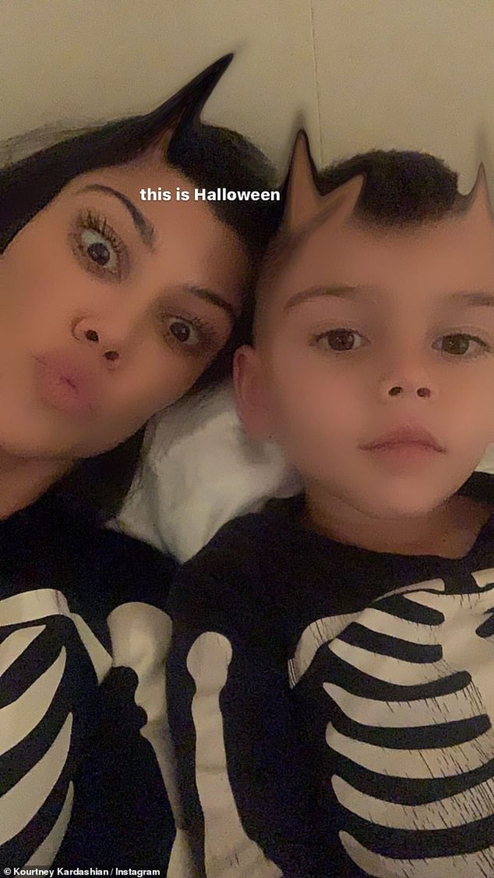 Kourtney Kardashian trang trí nhà theo kiểu kinh dị - 6 Kourtney Kardashian trang trí nhà theo kiểu kinh dị - 6