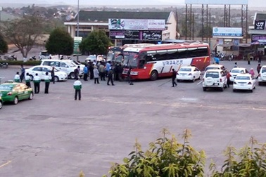 Tài xế taxi Mai Linh dùng rựa chém “đối thủ”