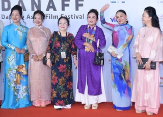 Lan Hương "Em bé Hà Nội" và dàn nghệ sĩ gạo cội hội tụ ở thảm đỏ DANAFF III - 1