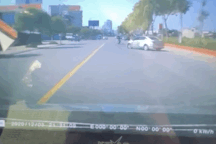 Bài học đắt giá cho tài xế ô tô quay đầu xe tùy tiện