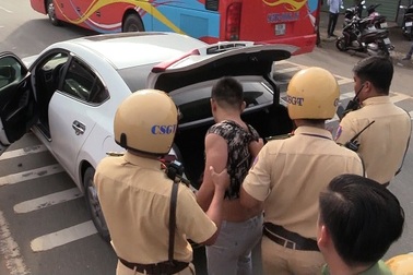 Truy đuổi gần 40 km chặn bắt lái xe dương tính với chất ma tuý