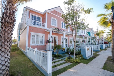 Biệt thự ven biển đẹp như cổ tích của cặp vợ chồng 9X