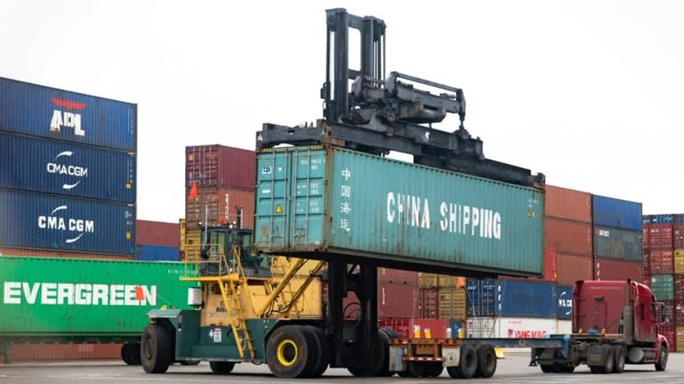 Hàng Trung Quốc vẫn bị đánh thuế cao kể cả khi ông Biden thắng - 1 Hàng Trung Quốc vẫn bị đánh thuế cao kể cả khi ông Biden thắng - 1