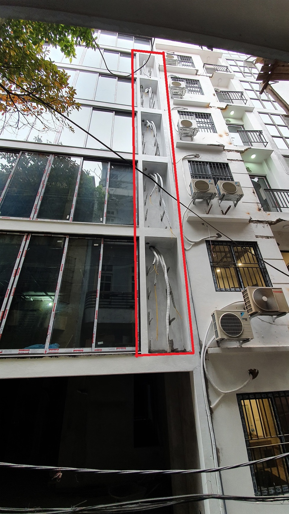 Hà Nội: Kêu trời vì bị 7 cục nóng điều hòa thổi thẳng vào nhà - 2 Hà Nội: Kêu trời vì bị 7 cục nóng điều hòa thổi thẳng vào nhà - 2