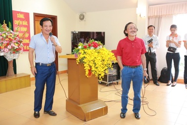 Quang Tèo, Giang Còi “bỗng dưng” đi phát quà với Huyền My