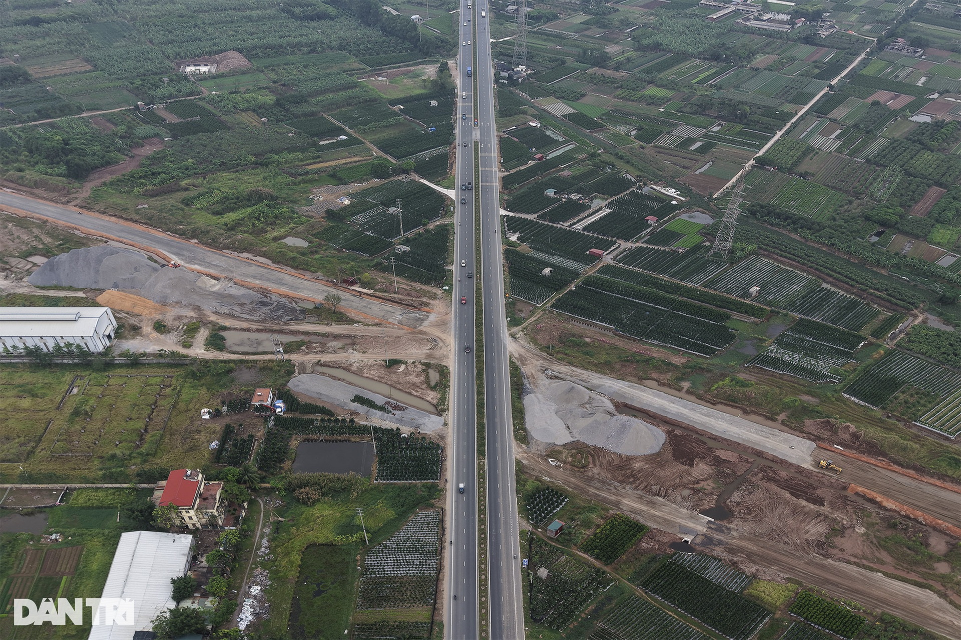 Đường liên tỉnh Hà Nội - Hưng Yên dần hoàn thiện, hiện ra rõ nét - 13 Đường liên tỉnh Hà Nội - Hưng Yên dần hoàn thiện, hiện ra rõ nét - 13