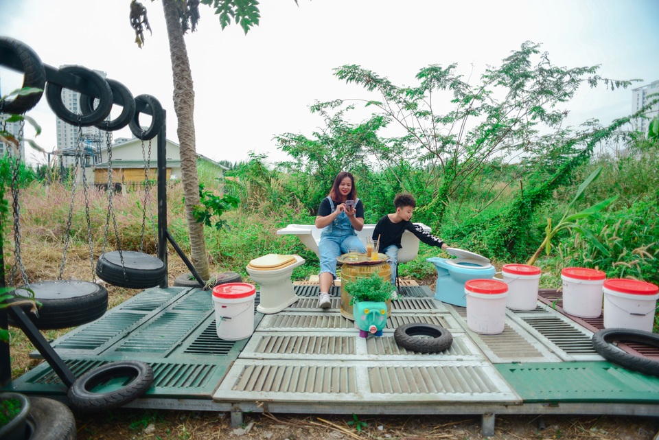 Cà phê biến rác thành đồ trang trí.jpg