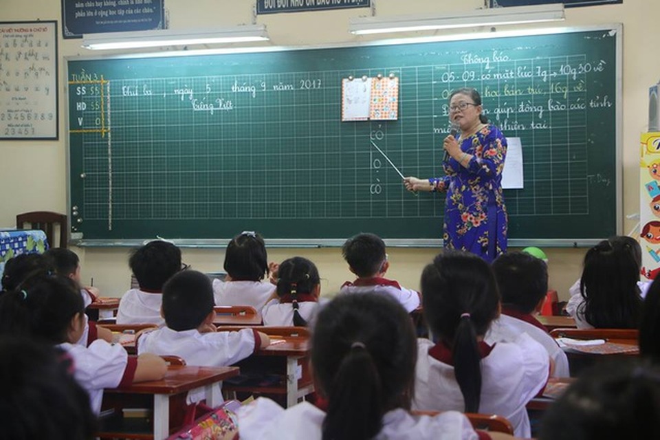 TPHCM: Tăng sĩ số, giảm tỷ lệ 2 buổi/ngày để nhận học sinh chưa có chỗ học - 1 TPHCM: Tăng sĩ số, giảm tỷ lệ 2 buổi/ngày để nhận học sinh chưa có chỗ học - 1