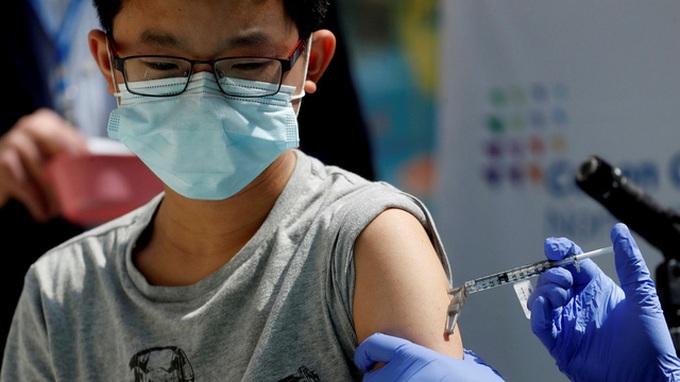 Bộ Y tế cho biết đang tích cực chuẩn bị tiêm vaccine phòng COVID-19 cho trẻ từ 5 -11 tuổi và sẽ triển khai theo khuyến cáo về mặt khoa học bảo đảm an toàn, hiệu quả. Ảnh minh hoạ