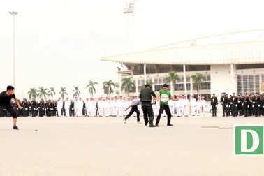 Ba đối tượng hung hãn bị một chiến sỹ CSCĐ hạ gục