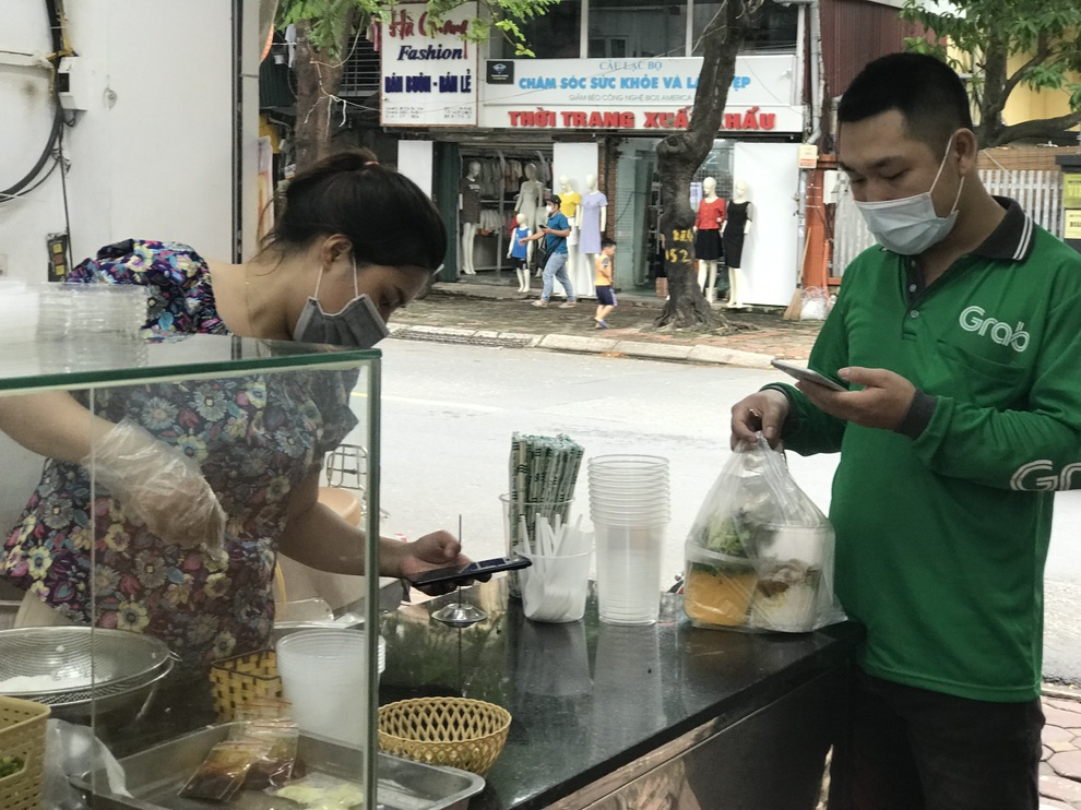 Nỗi buồn quán vùng xanh: Thực phẩm tăng giá, cả sáng bán được 2 bát bún - 3 Nỗi buồn quán vùng xanh: Thực phẩm tăng giá, cả sáng bán được 2 bát bún - 3