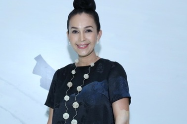 Diễm My xuất hiện quý phái bên dàn mẫu trẻ