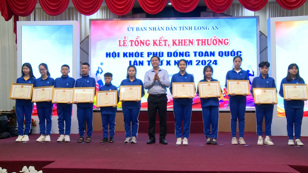 Лонг Ан: яркое пятно в развитии школьного спорта - 1 Long An: Điểm sáng phát triển thể thao học đường - 1