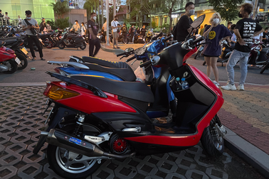 Gần 400 xe tay ga "độ" tụ tập chờ "đi bão" sau trận đấu của U23 Việt Nam