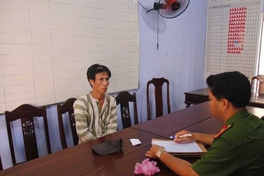 Đánh bà cụ cướp vàng, giả điên tại cơ quan công an