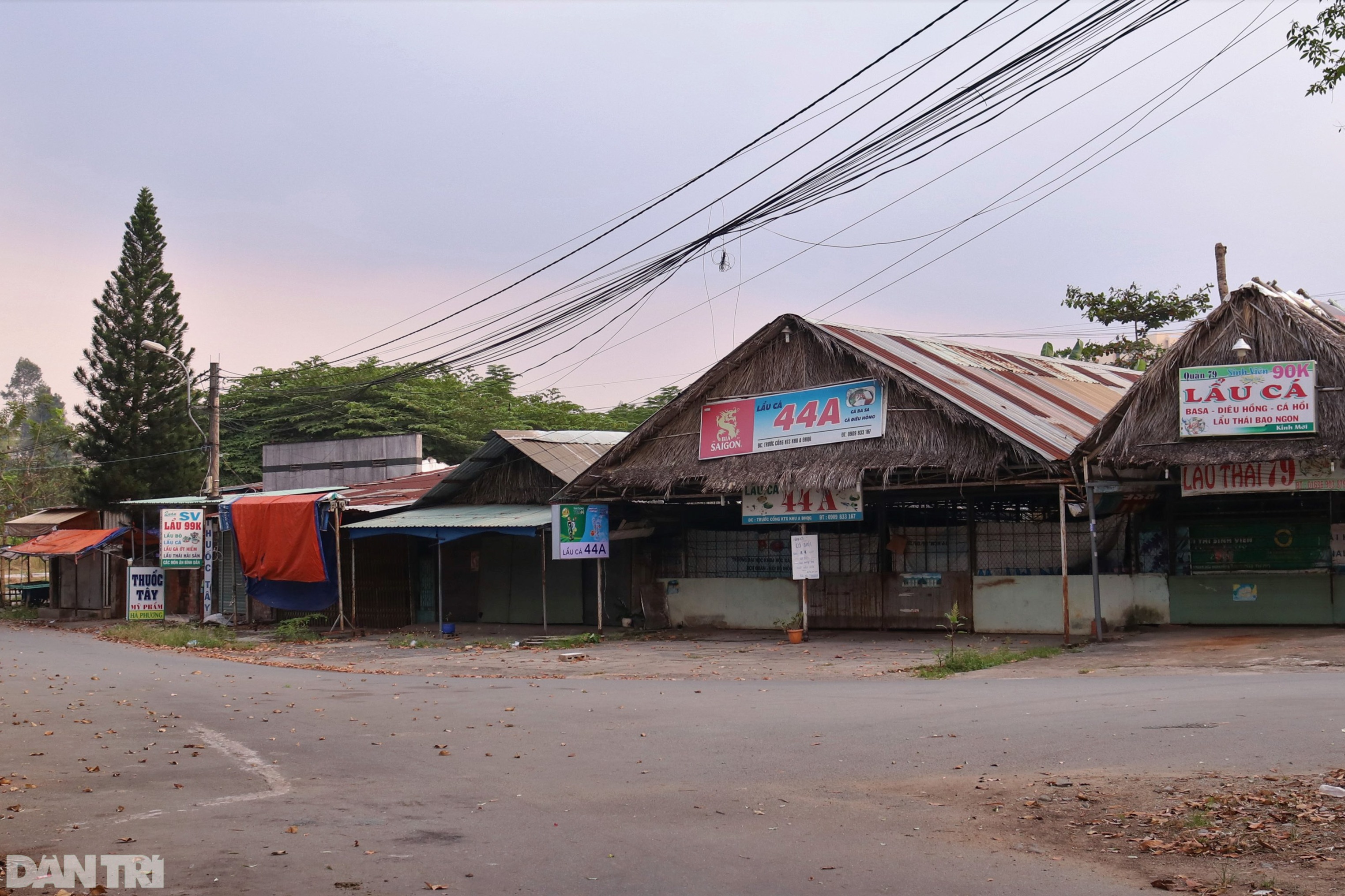 Cảnh đìu hiu, vắng vẻ chưa từng thấy tại Làng Đại học lớn nhất TPHCM - 5 Cảnh đìu hiu, vắng vẻ chưa từng thấy tại Làng Đại học lớn nhất TPHCM - 5