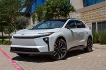 SUV điện đầu tay của Toyota có nâng cấp giúp đi xa hơn, hứa hẹn về Việt Nam