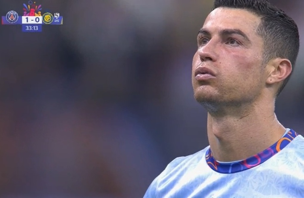 Hành động đáng yêu của Mbappe khi C.Ronaldo bị sưng mặt - 2 Hành động đáng yêu của Mbappe khi C.Ronaldo bị sưng mặt - 2
