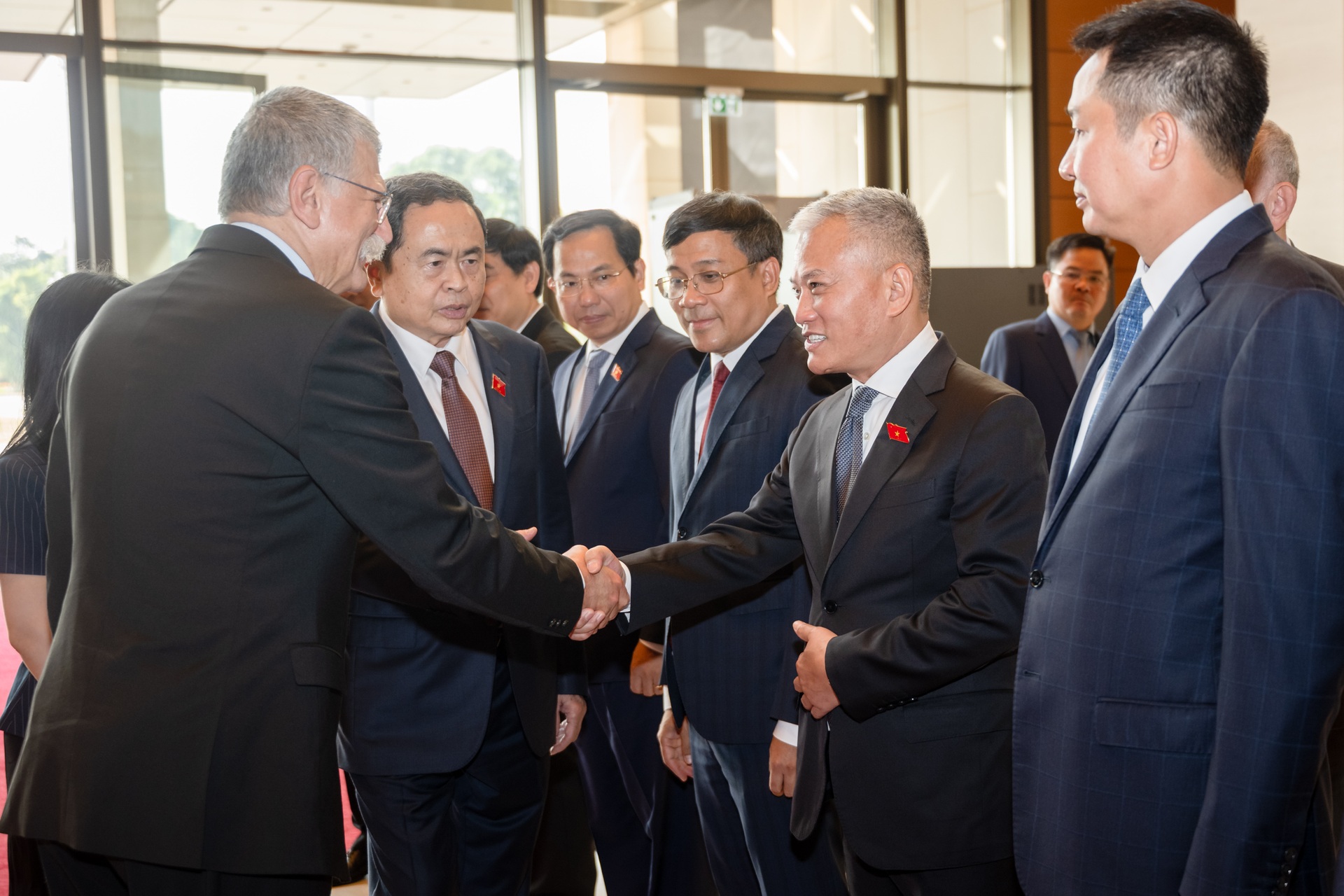 Macaristan Ulusal Meclisi Başkanı Tran Thanh Man, Macaristan Ulusal Meclisi Başkanı'nın karşılama törenine başkanlık etti - 7 Chủ tịch Quốc hội Trần Thanh Mẫn chủ trì lễ đón Chủ tịch Quốc hội Hungary - 7