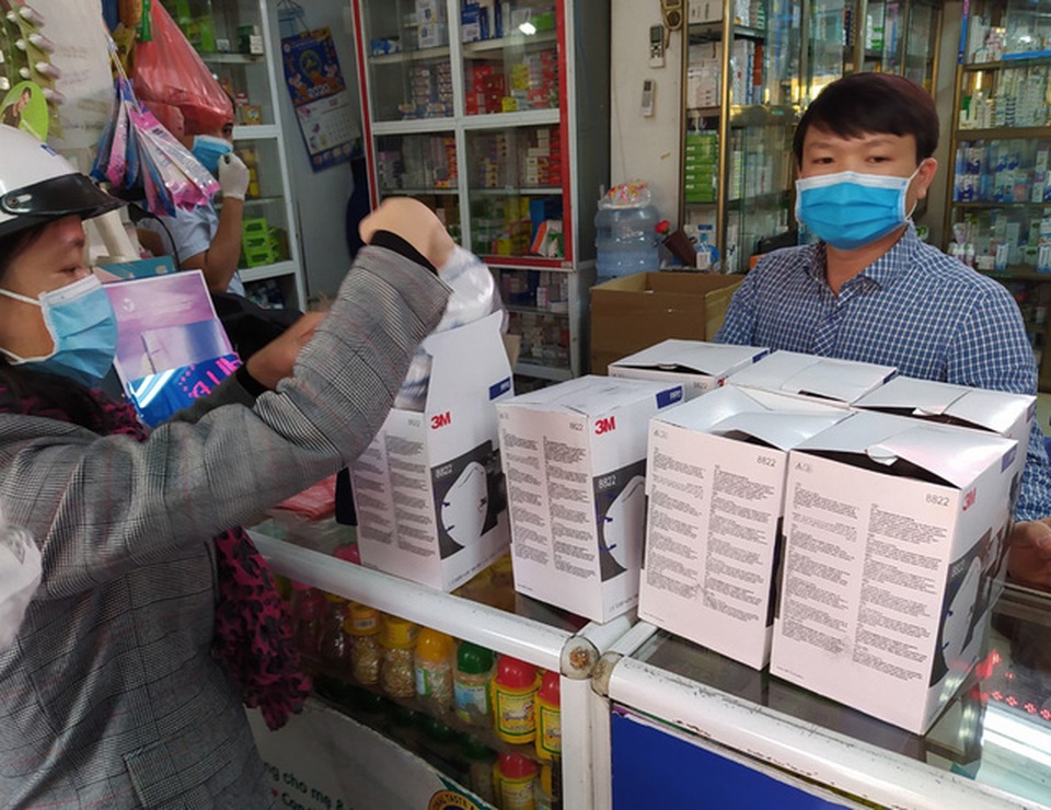 Đà Nẵng: “Cháy” khẩu trang y tế sau ca bệnh nghi mắc Covid-19 - 3 Đà Nẵng: “Cháy” khẩu trang y tế sau ca bệnh nghi mắc Covid-19 - 3