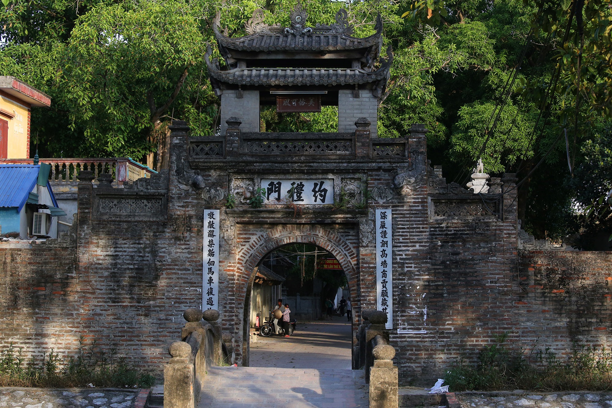 Khám phá vẻ đẹp của cổng làng đồ sộ trải qua 5 thế kỷ tại ngoại ô Hà Nội - 2 Khám phá vẻ đẹp của cổng làng đồ sộ trải qua 5 thế kỷ tại ngoại ô Hà Nội - 2