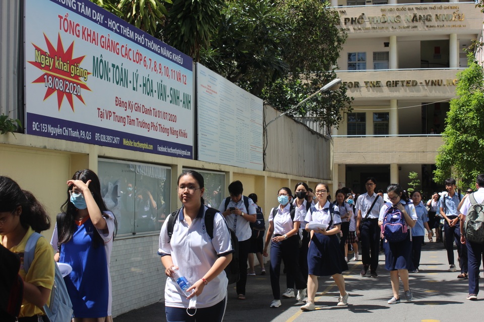 Thí sinh nhận định đề Văn chuyên vào Phổ thông Năng khiếu nhẹ nhàng - 1 Thí sinh nhận định đề Văn chuyên vào Phổ thông Năng khiếu nhẹ nhàng - 1