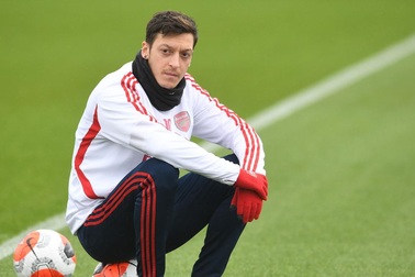Nhật ký chuyển nhượng ngày 12/1: HLV Arteta úp mở tương lai Mesut Ozil