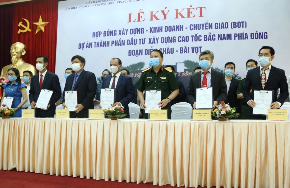 Hoàn tất hợp đồng BOT hơn 11.000 tỷ đồng cao tốc Diễn Châu - Bãi Vọt - 1 Hoàn tất hợp đồng BOT hơn 11.000 tỷ đồng cao tốc Diễn Châu - Bãi Vọt - 1