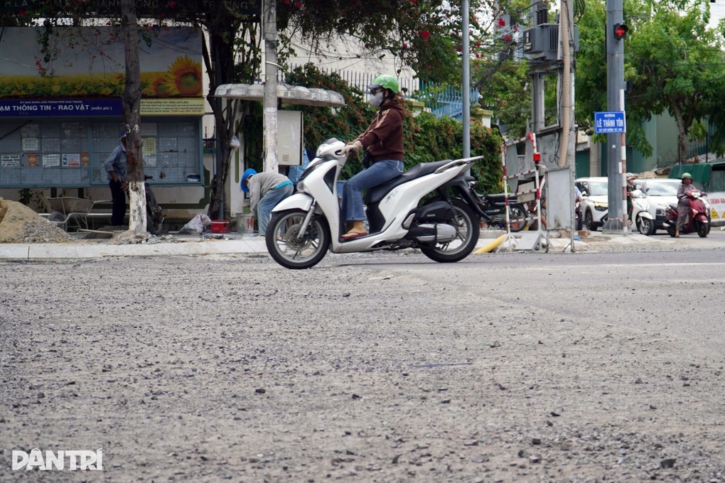 Không bố trí cảnh báo khi thi công đường, một công ty bị phạt - 2 Không bố trí cảnh báo khi thi công đường, một công ty bị phạt - 2