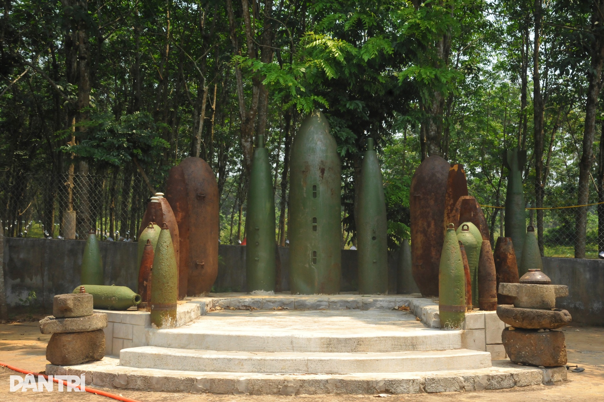 Bộ sưu tập bom, đạn của người đàn ông 52 tuổi ở Quảng Trị - 3 Bộ sưu tập bom, đạn của người đàn ông 52 tuổi ở Quảng Trị - 3
