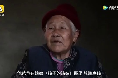 Người bà 76 tuổi hàng ngày đẩy xe lăn đưa cháu đi học