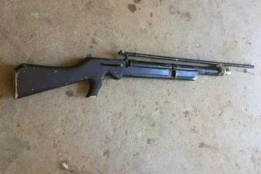 Nam thanh niên tử vong vì súng bị cướp cò