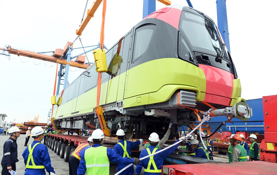 Đoàn xe siêu trường chở tàu đường sắt Nhổn - ga Hà Nội từ Đình Vũ về Hà Nội - 7