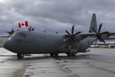 Máy bay NATO chở 4,5 triệu USD hàng viện trợ quân sự cho Kiev