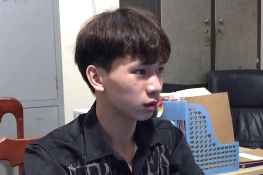 Trùm đầu, bịt kín mặt vào tiệm vàng, giả mua hàng rồi cướp - 2 Trùm đầu, bịt kín mặt vào tiệm vàng, giả mua hàng rồi cướp - 2