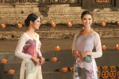 Ngọc Hân - Thùy Dung đẹp kiêu sa với áo dài quốc hoa