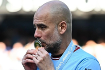 HLV Pep Guardiola tuyên bố bất ngờ sau chức vô địch Premier League