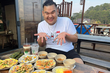 Chàng trai Thái Lan "yêu điên cuồng" Việt Nam, mỗi tháng phải đến một lần