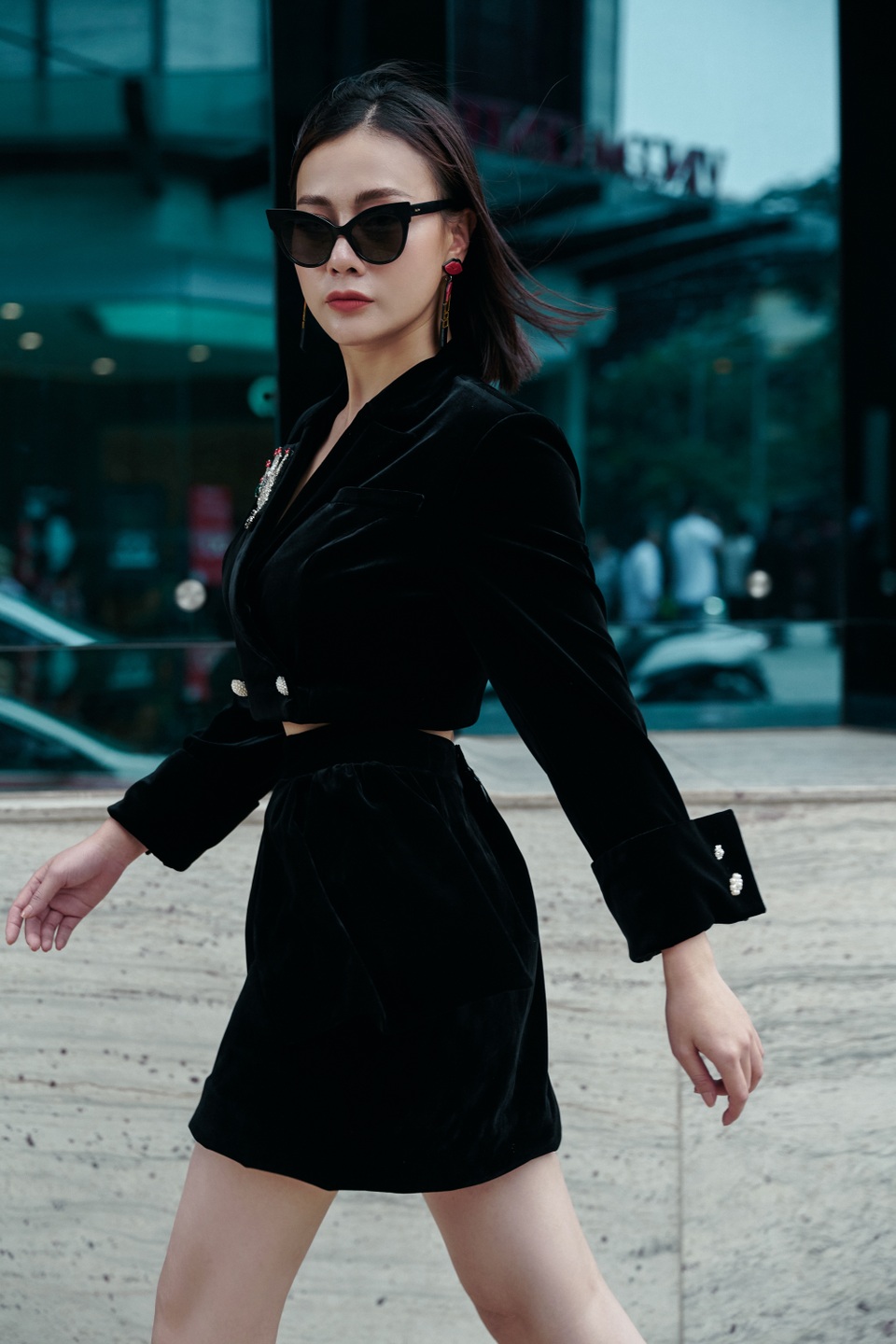 Phương Oanh “Quỳnh búp bê” ngày càng sang chảnh, dát đầy hàng hiệu - 11 Phương Oanh “Quỳnh búp bê” ngày càng sang chảnh, dát đầy hàng hiệu - 11