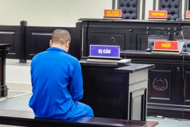 Bị huých vào vai khi đón khách, tài xế xe ôm rút dao đâm chết người