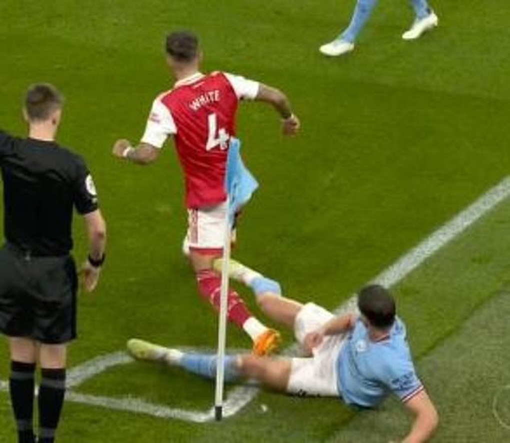 Xô xát nảy lửa, Haaland suýt lao vào đánh nhau với cầu thủ Arsenal - 7 Xô xát nảy lửa, Haaland suýt lao vào đánh nhau với cầu thủ Arsenal - 7