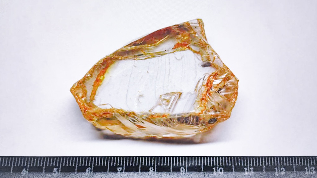 Phát hiện viên kim cương khổng lồ, nặng hơn 390 carat ở Nga - 1 Phát hiện viên kim cương khổng lồ, nặng hơn 390 carat ở Nga - 1