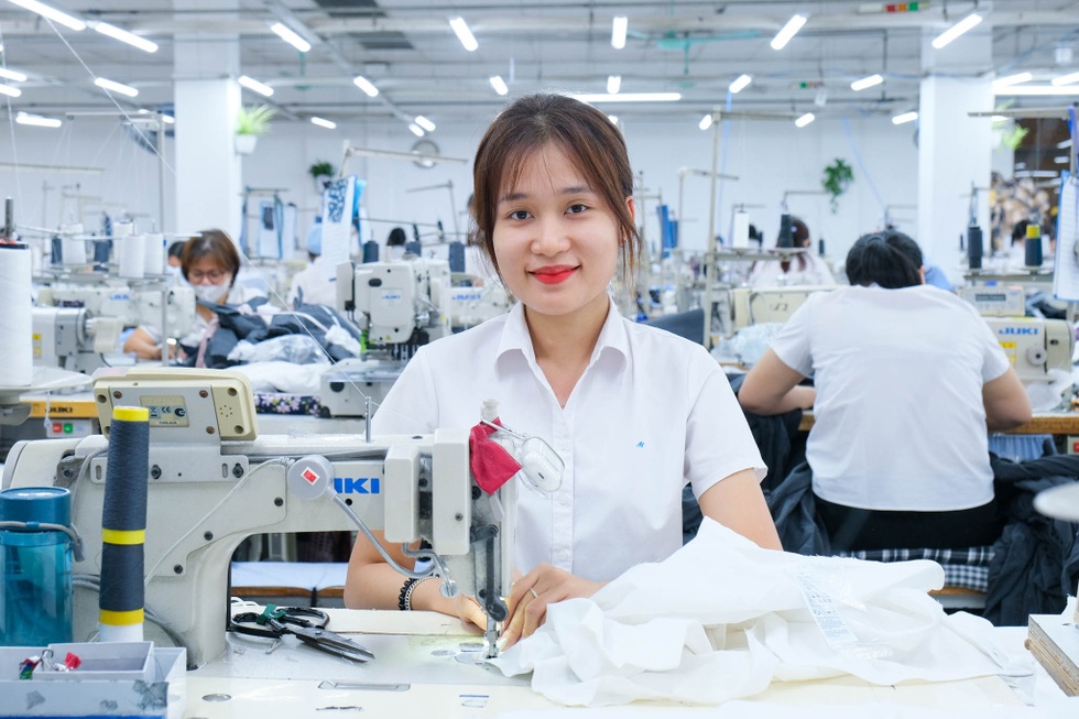 "Tiền đóng bảo hiểm 22%, tối thiểu hưởng lương hưu gần 35% là hào phóng"