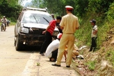 Khởi tố nhóm đối tượng trấn cướp gỗ sưa