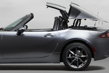 Kiểu mở mui độc đáo của Mazda MX-5 RF