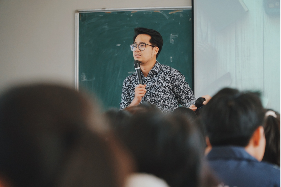 Lạ đời thầy giáo 7 năm đạp xe 12km đi dạy - 6 Lạ đời thầy giáo 7 năm đạp xe 12km đi dạy - 6