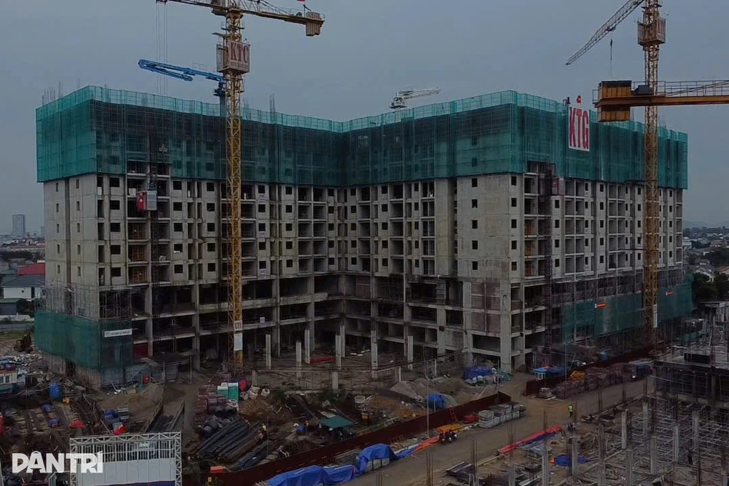 Người phụ nữ vỡ òa khi bốc thăm trúng quyền mua nhà ở xã hội - 3